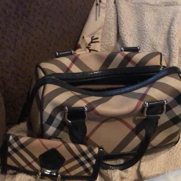 Burberry Bag - Picture 1 of 7